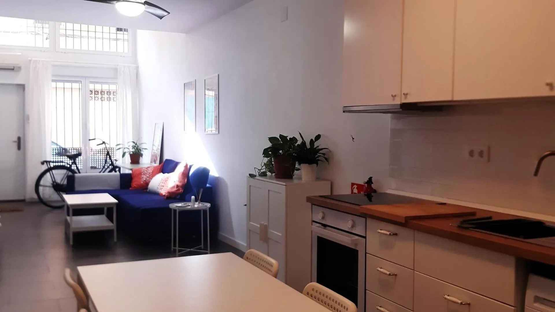 La Caramba Amplio Apartamento En La Playa Málaga